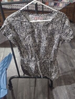koi Black & White Printed Short Sleeve Scrub Top